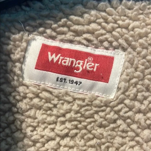 Wrangler Quilted Fleece Lined Red and Blue Plaid Shirt/ Jacket Size M - Picture 2 of 5